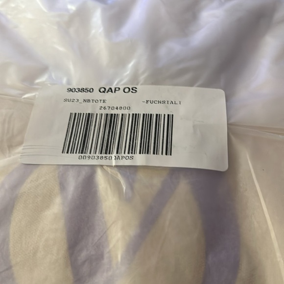 BODY CARE
Large Tote Bag - Picture 2 of 3